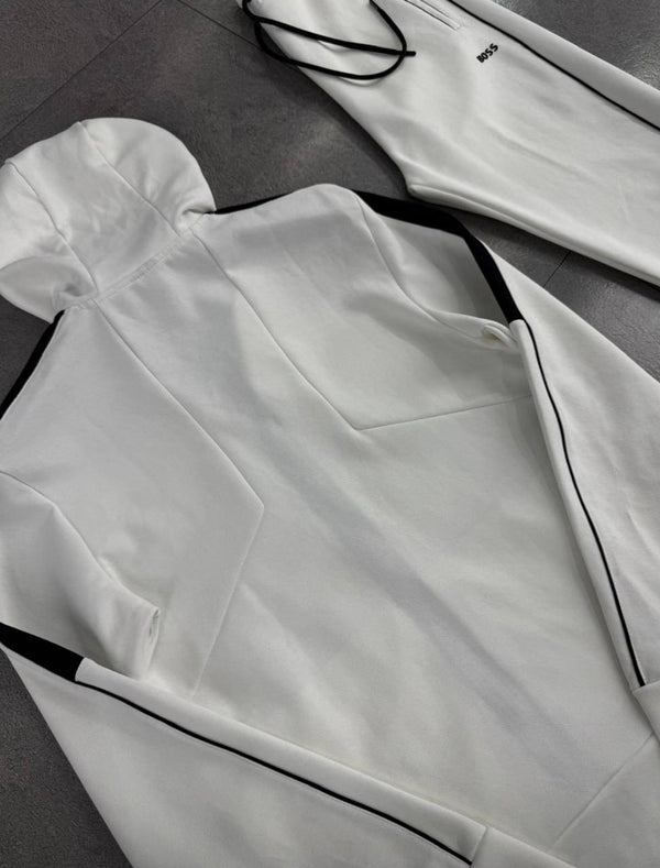 Męski dres BOSS, ekrú z czarnymi paskami.