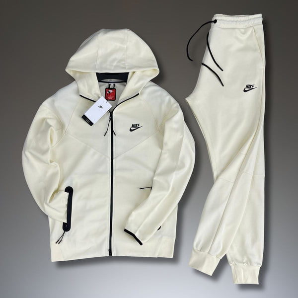 Męski dres Nike Tech Fleece, kremowy. Model 2023. Najwyższa jakość