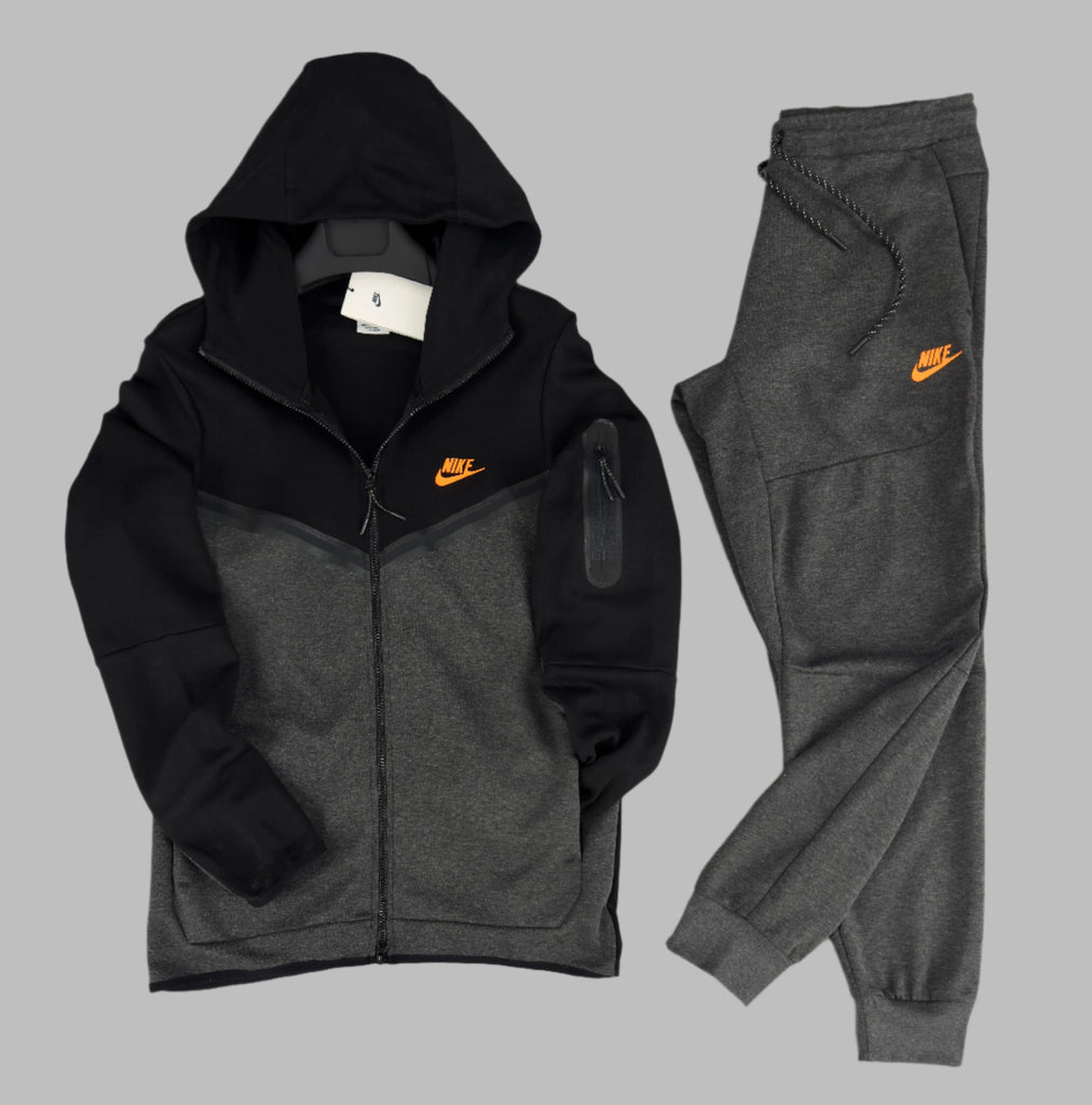 Męski dres Nike Liverpool Tech Fleece, czarny i ciemnoszary. Premium jakość