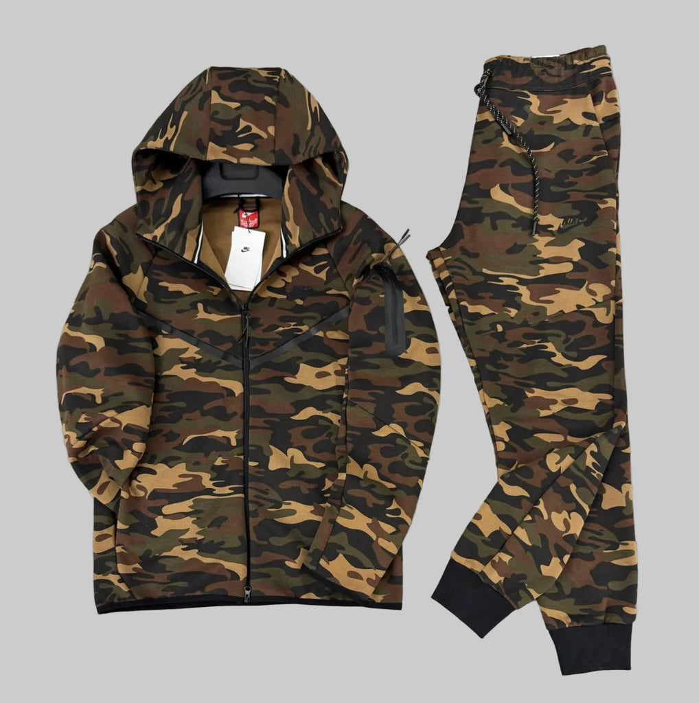 Męski dres Nike Tech Fleece, kamuflaż z jedną kieszenią na rękawie