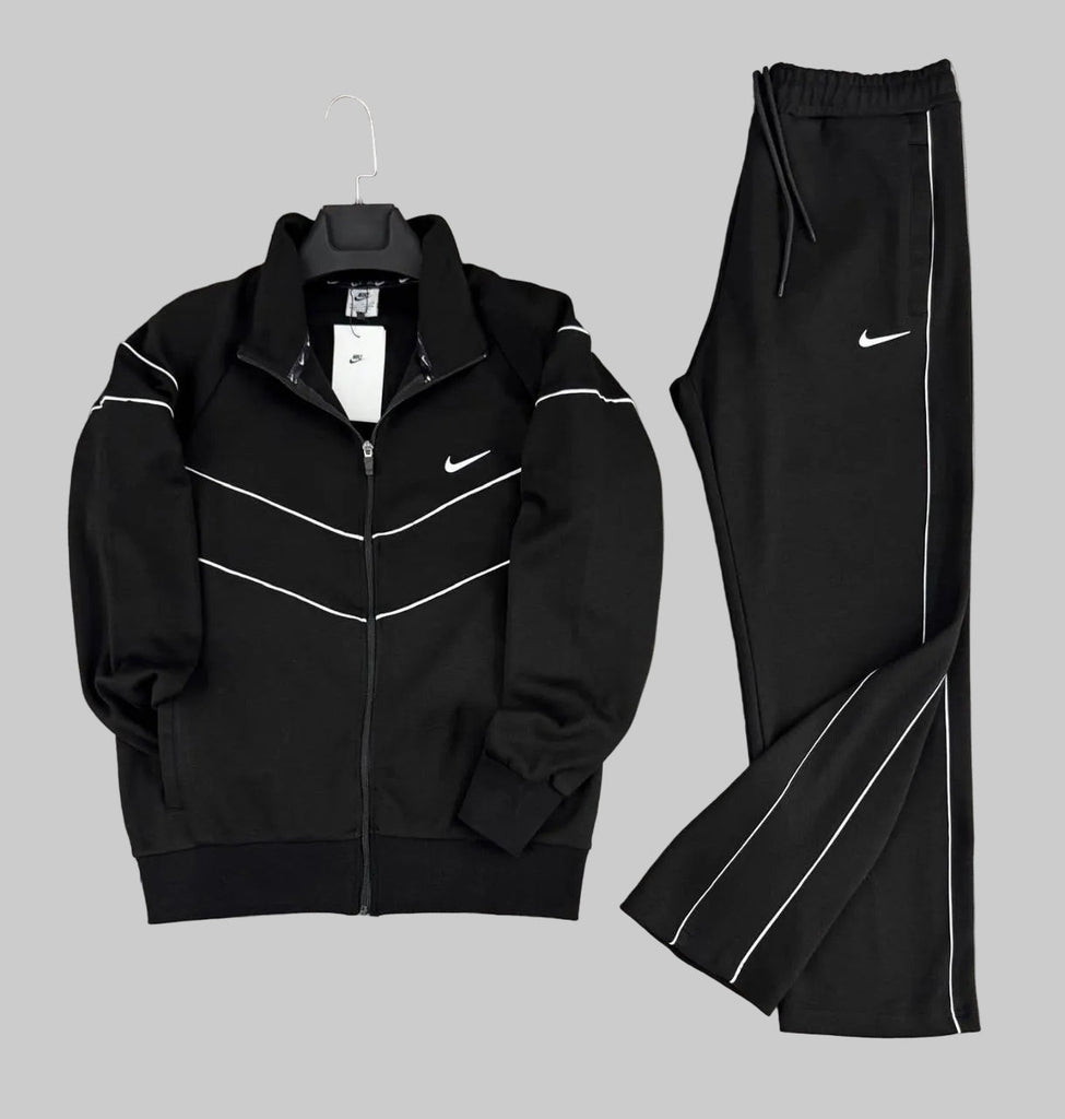 Męski dres Nike, czarny z dwiema białymi paskami