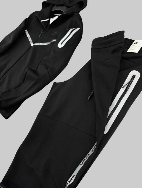 Męski dres Nike Tech Fleece, czarny, z elementami odblaskowymi i kieszenią na rękawie
