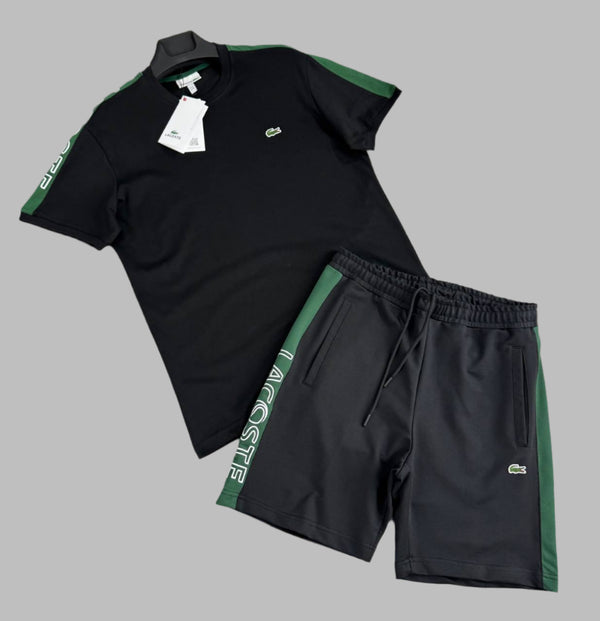 Komplet męski Lacoste, czarny z zielonymi paskami po bokach.