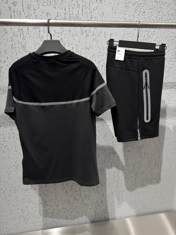 Męski zestaw Nike Tech Fleece, składający się z czarnych spodenek i czarno-grafitowej koszulki. Jakość premium.
