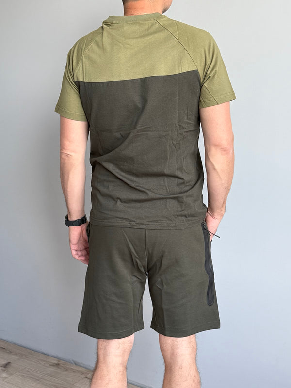 Męski zestaw Nike Tech Fleece, koszulka i spodenki, w kolorze jasnej i ciemnej oliwkowej zieleni. Jakość premium.