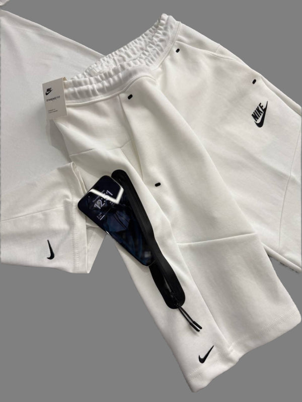 Męski zestaw Nike Tech Fleece – T-shirt i spodenki w kolorze ecru