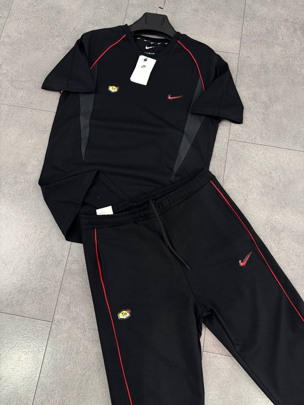 Moški komplet Nike 'Tn', majica in dolge hlače v črna in siva z rdečo okrasno črto