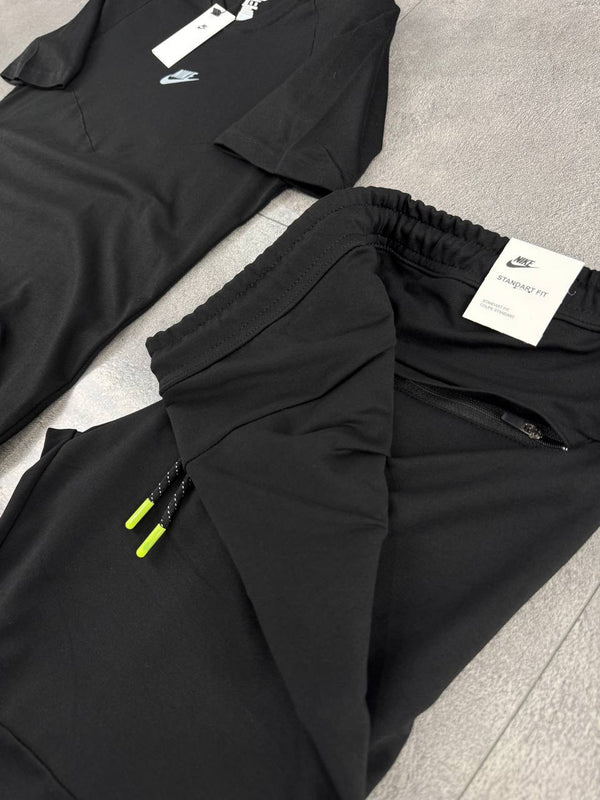 Moški komplet Nike, majica in dolge hlače v črni barvi