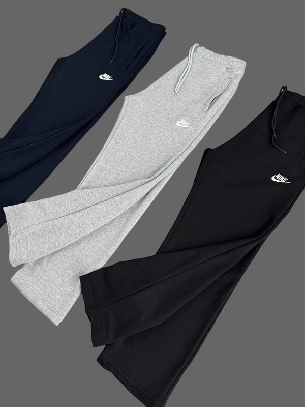 Męskie spodnie dresowe Nike, czarne z białym logo, krój prosty