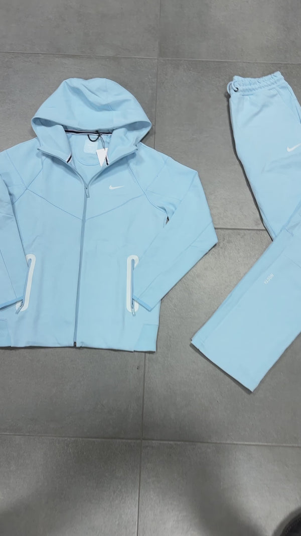 Męski dres Nike Nocta, jasnoniebieski. Najwyższa jakość."